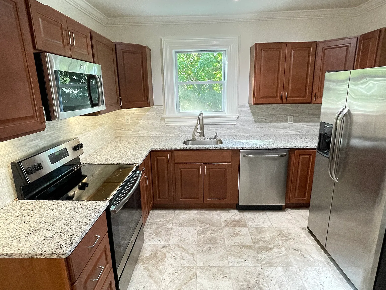 4 bed, $4,000 — Photo 3