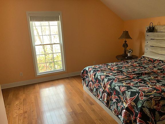 2nd image of 2307 E Oakland Ave