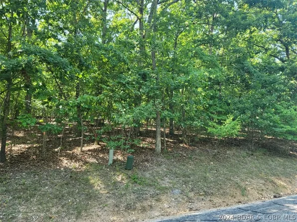 340 Austin Cir, Lake Ozark, MO 65049