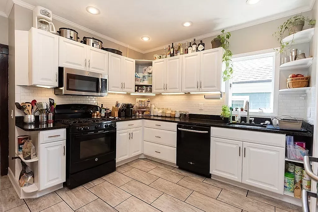 Building Photo - 177 Wachusett St #1