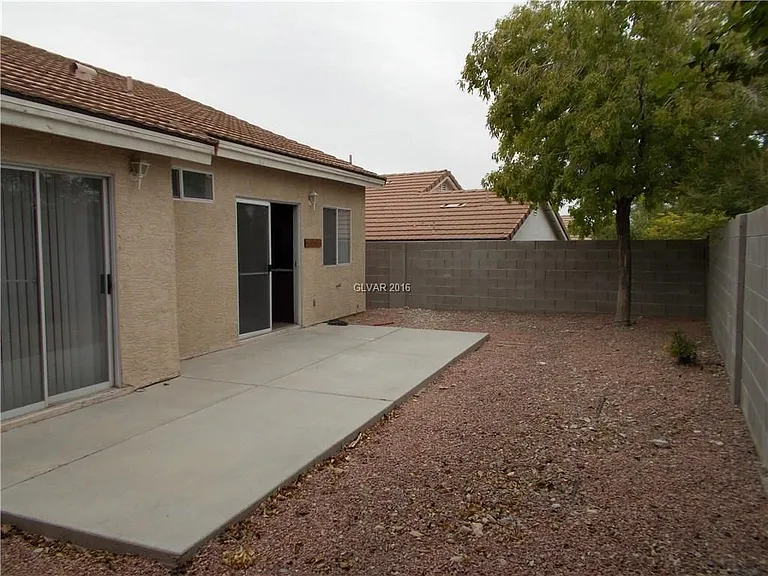 1500 Iron Springs Dr — Photo 1