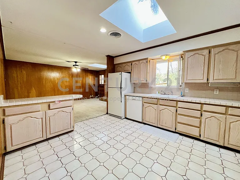 8715 Labron Ave — Photo 4