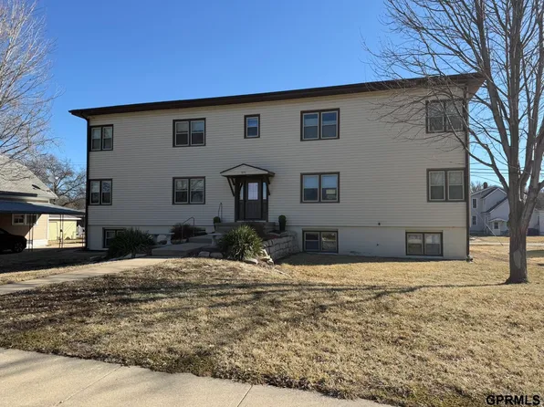 820 Juniper Ave, Crete, NE 68333