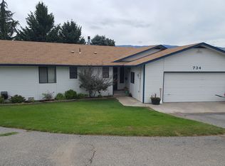 734 12th St NE, East Wenatchee, WA 98802