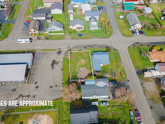 3rd image of 1015 N Lake Rd