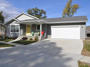 1513 S Shore Dr, Clear Lake, IA 50428