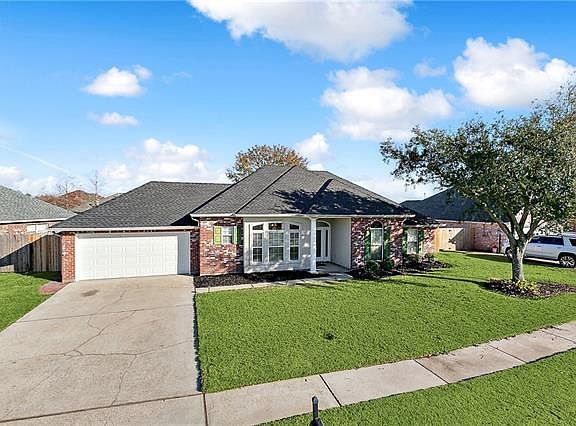 3rd image of 121 Oak Moss Dr