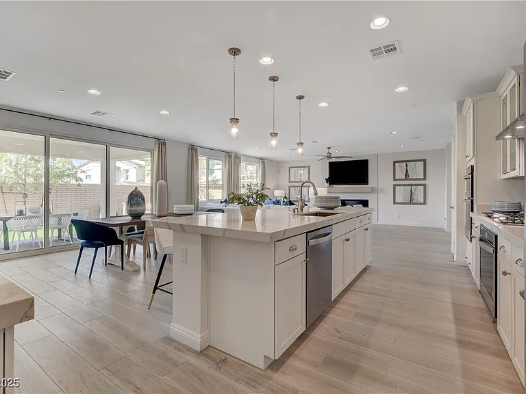 1075 N Water St — Photo 19