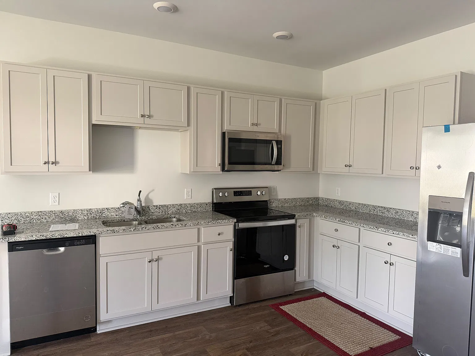 3 bed, 1183 sqft, $1,895 — Photo 3