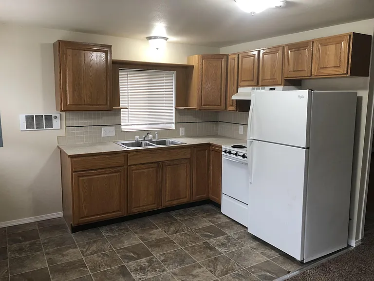 2827-2843 N Oak Harbor Rd — Photo 7