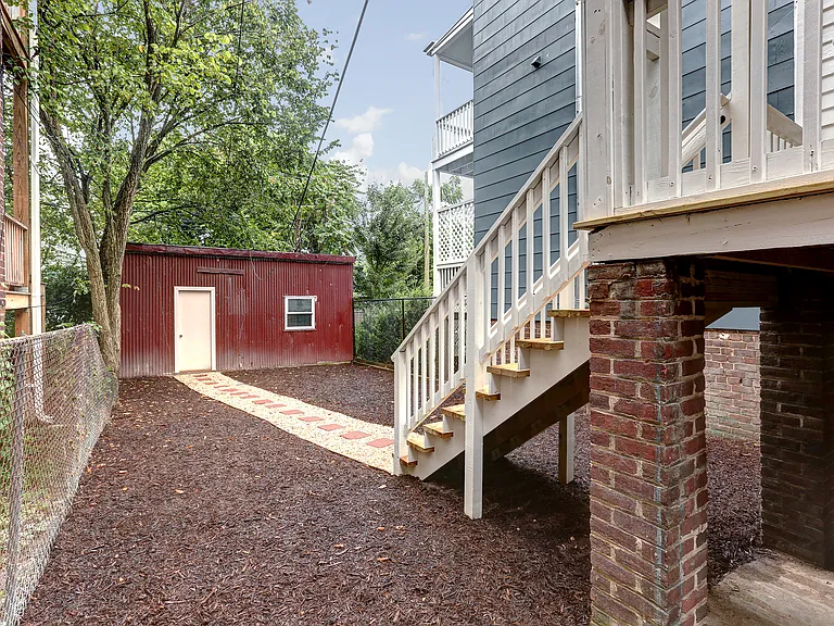 421 Chimborazo Blvd — Photo 33