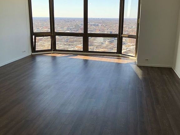 3rd image of 2650 N Lakeview Ave APT 3905