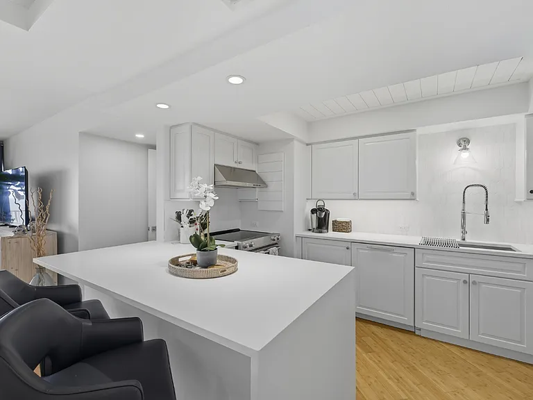 3443 Gulf Shore Blvd N #711 — Photo 7