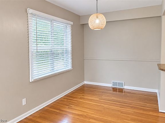 5th image of 2318 Lincoln Ave