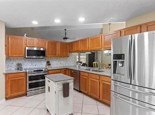 410 Forest Hills Dr, League City, TX 77573