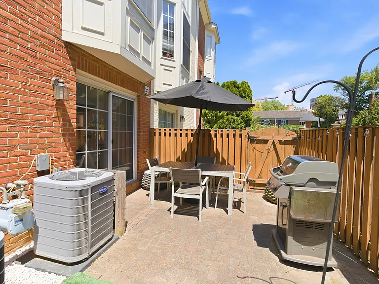 772 N Wakefield St — Photo 16