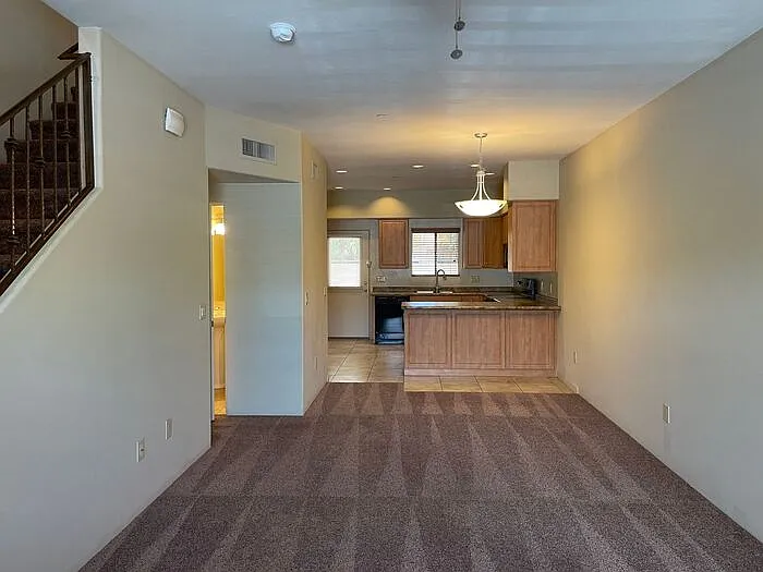 2 bed, 2.5 bath, 1202 sqft, $1,495 — Photo 2