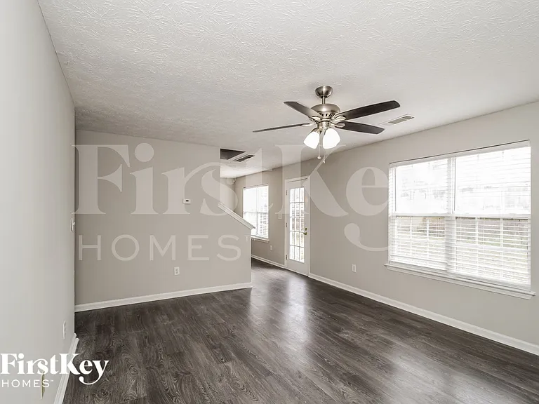 102 Chartres St — Photo 4