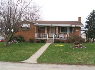 220 Sherwood Cir, Youngwood, PA 15697