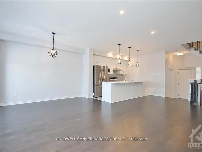 538 Sonmarg Cres — Photo 4