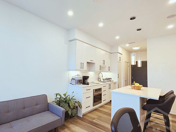 3rd image of 15 Wellington St S #307
