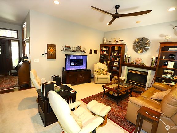 5th image of 405 Sheridan Place