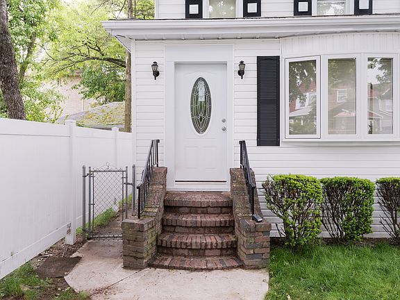 2nd image of 1719 E 53rd St