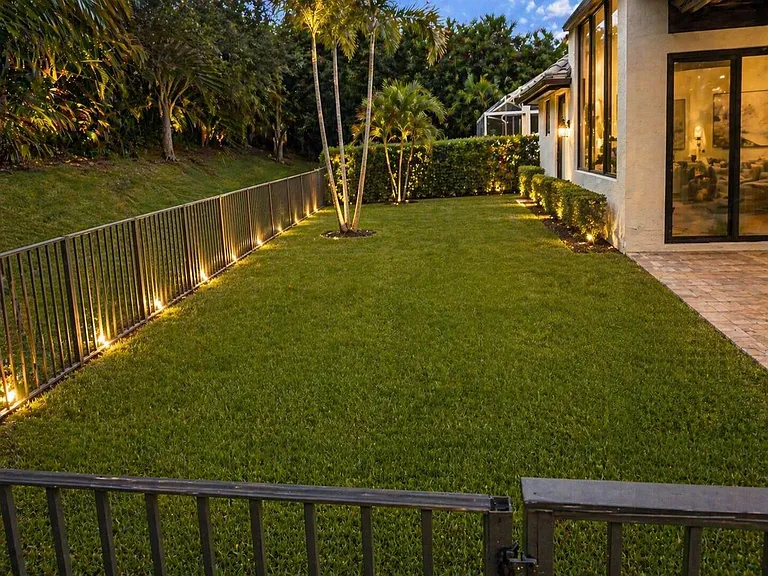 10295 Trianon Pl — Photo 21
