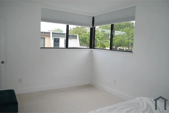 2345 NE 135th St #206-210 — Photo 15