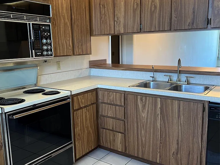 1526 Whitehall Dr #402 — Photo 10
