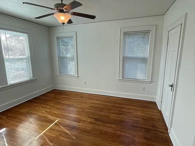 727 E 44th St #D — Photo 4