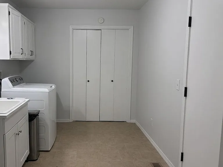 2101 NE J St — Photo 6