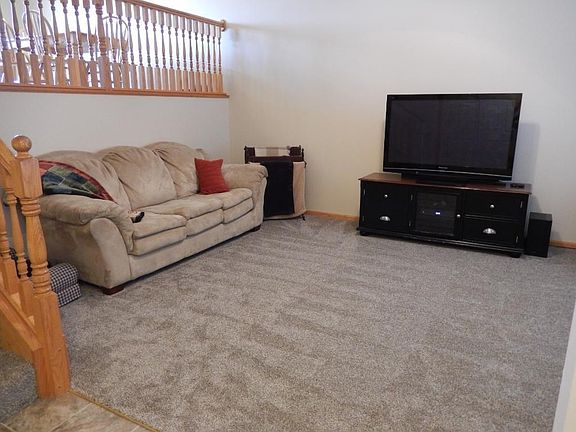 4th image of 220 Country Ct