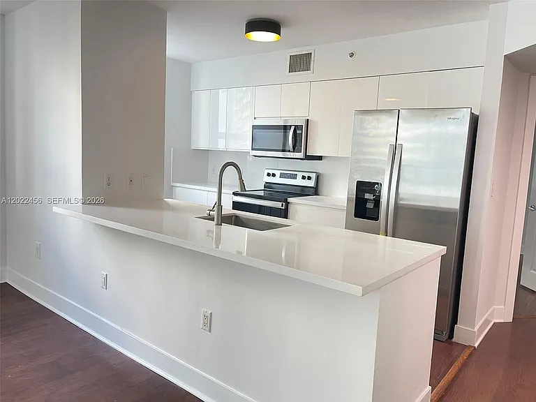 1155 Brickell Bay Dr #1102 — Photo 2