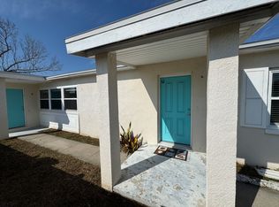 145 6th St NW, Largo, FL 33770