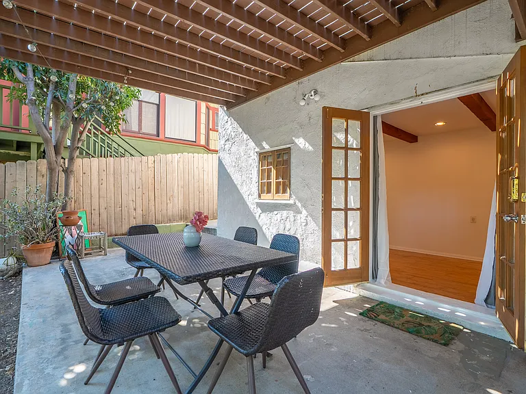 Private covered patio (indoor / outdoor living)