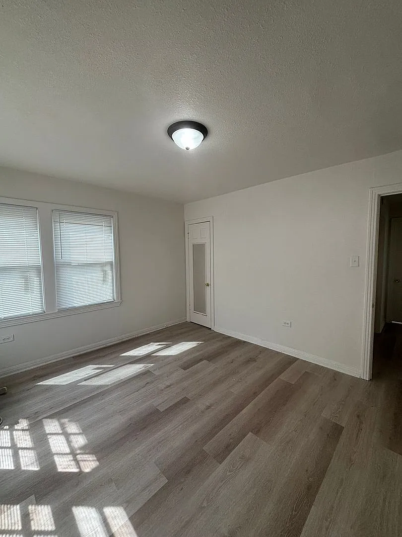 4302 Memorial Dr — Photo 4