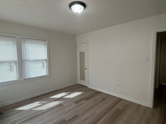4th image of 4302 Memorial Dr