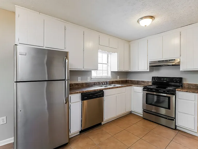 8373 Warren Dr — Photo 8
