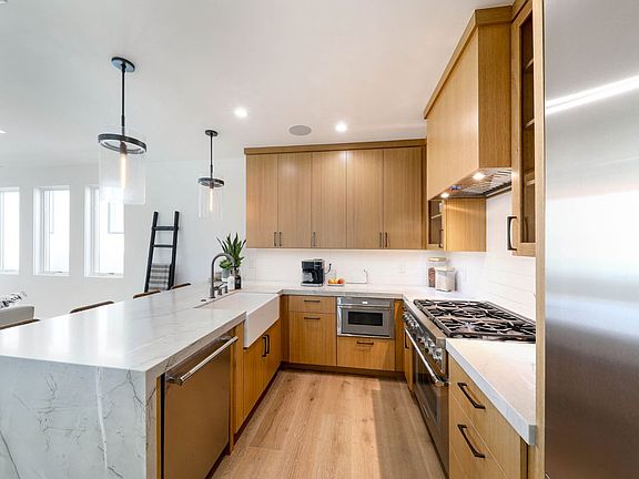 5th image of 715 Narcissus Ave #2