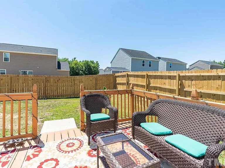 326 Pillow Ln — Photo 10