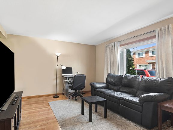 3rd image of 1058 N Boxwood Dr #A