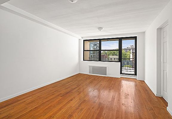 2nd image of 10-44 47th Ave #4R