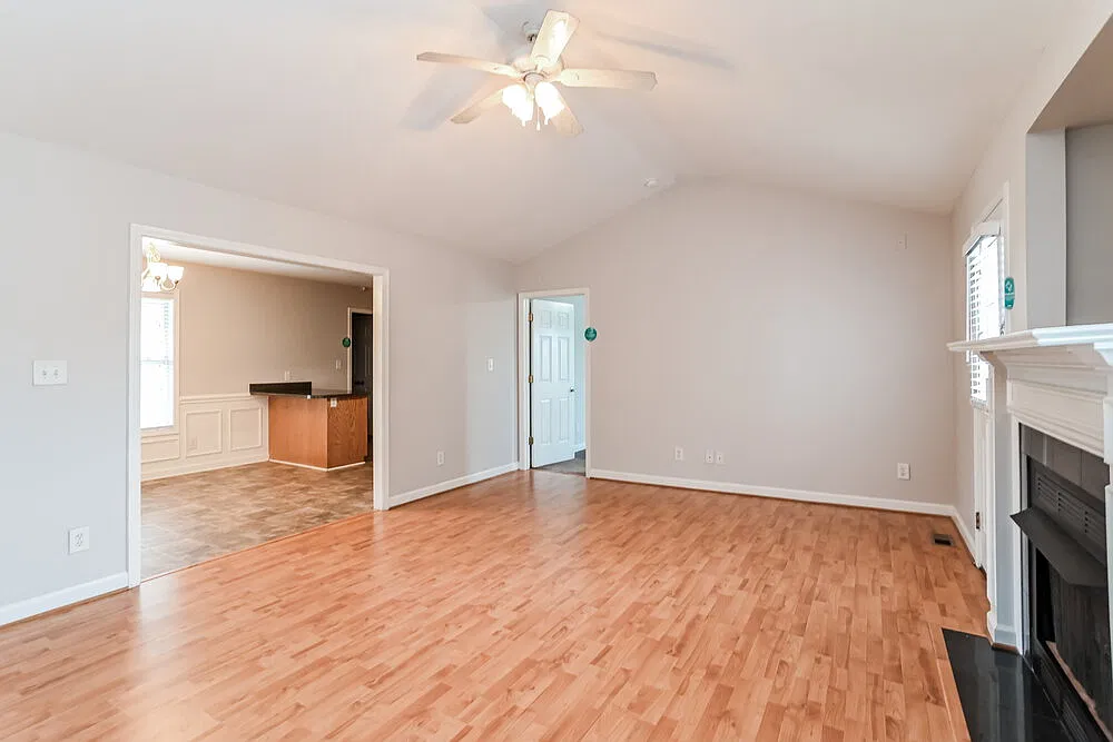 3 bed, 2.0 bath, 1442 sqft, $1,985 — Photo 3