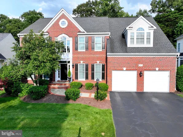 20434 Cliftons Point St, Sterling, VA 20165