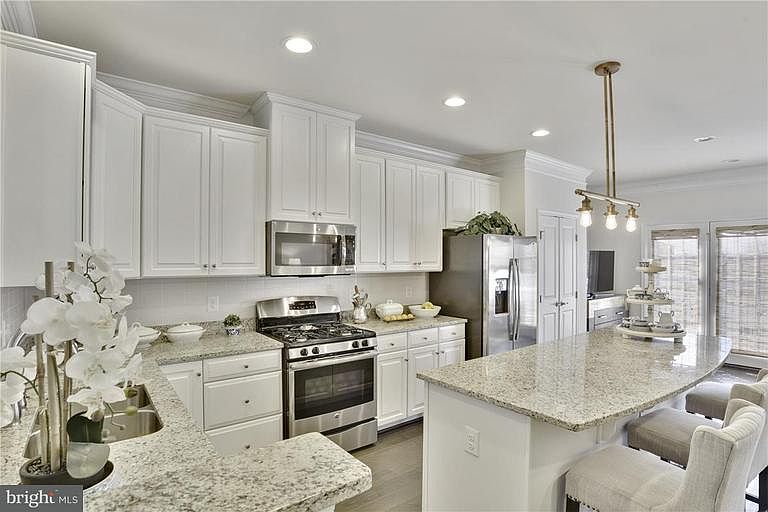 1st image of 428 Falmouth St