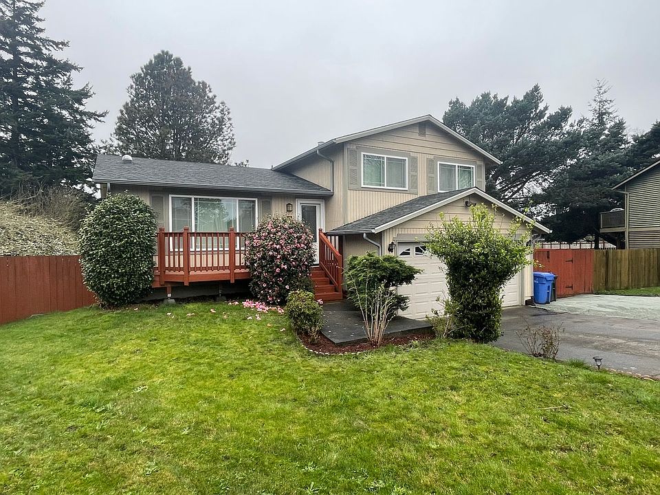 1st image of 381 SE Fisher Ct