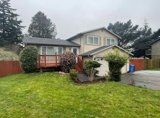 381 SE Fisher Ct, Oak Harbor, WA 98277