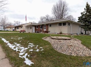 1608 E Cherry Ln, Sioux Falls, SD 57105