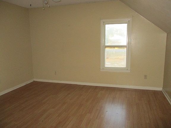 3rd image of 3225 Sylvester Dr
